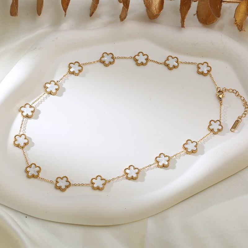 Hot-selling Five-leaf Pendant Necklace for Women Fashionable Fifteen Flower Choker Collarbone Chain gold Waterproof Jewelry