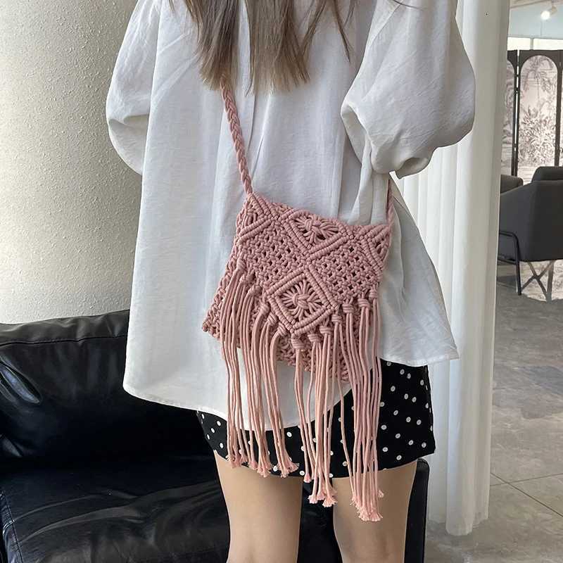 Women Straw Shoulder Bag with Tassel Handwoven Crossbody Bag Solid Color Weaving Beach Bag Ladies Summer Daily Bag Z250915