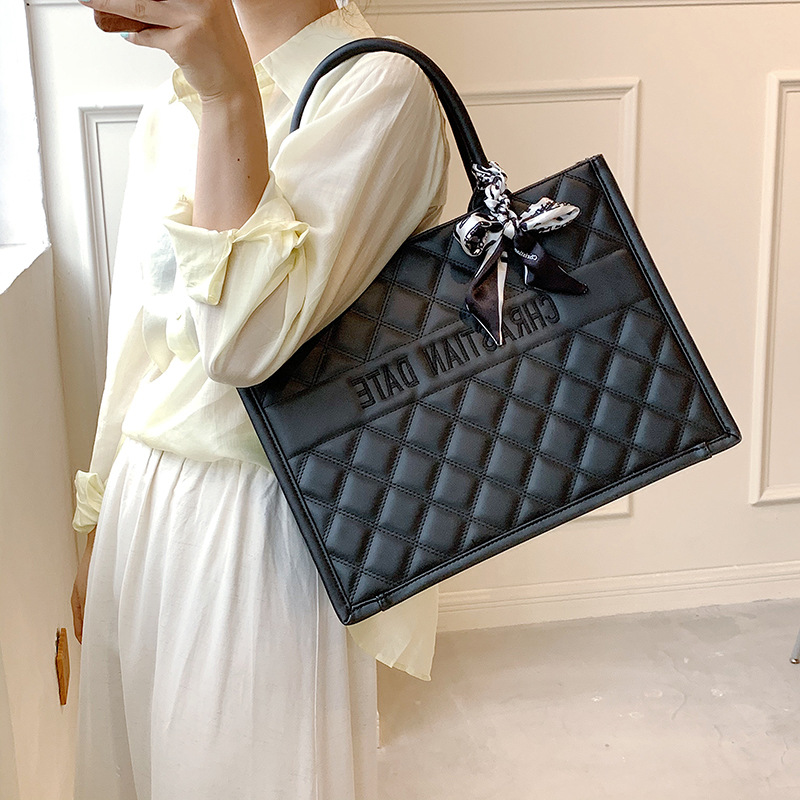 Designer bag hot free shipping Trendy large capacity tote bag women's new fashionable single shoulder handbag