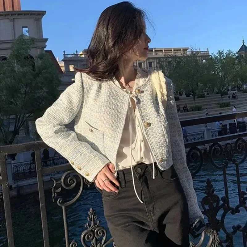 French Sweet Plaid Woolen Jacket Women Fashion Round Neck Single Breasted Temperament Celebrity Short Loose Chic Female Coat New Z250918