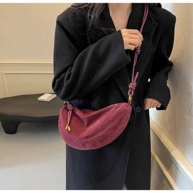 2025 New Womens Dumpling Bag Large Capacity Crossbody Bag Faux Suede Tote Bag for Work Casual Daily Use Fashion HandbagXJ250918