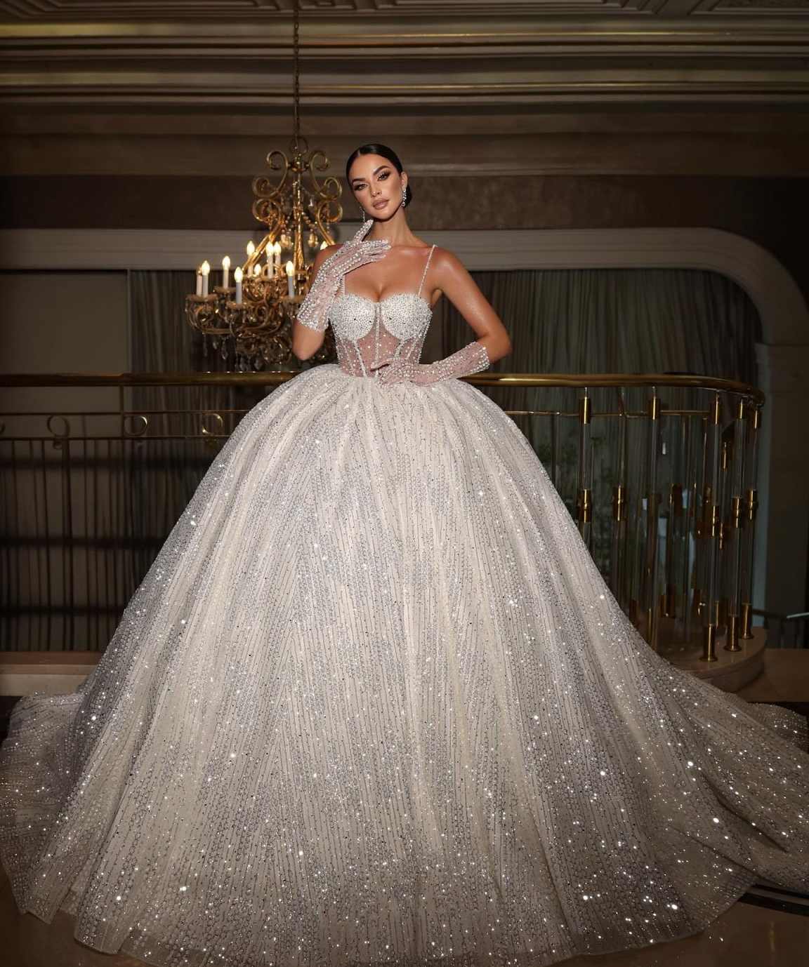 Glittery Spaghetti Strap Ball Gown Wedding Dresses Sleeveless Sequins Beading Bridal Gowns Vestido De Noiva Customized