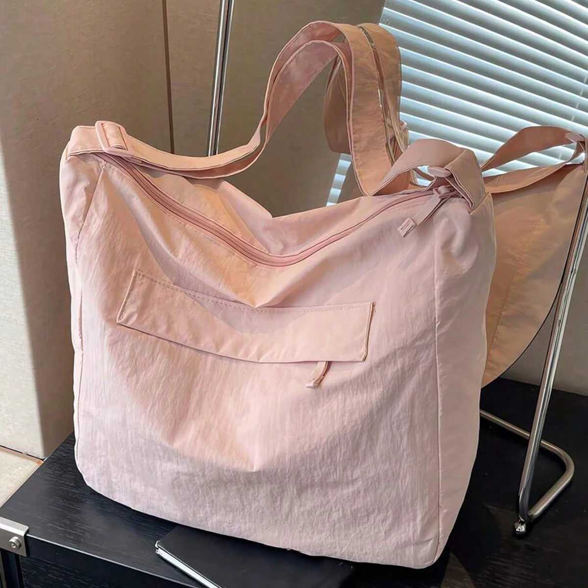 Simple nylon large capacity fashionable solid color messenger bag casual niche design versatile shoulder bagXJ250918