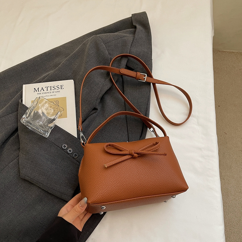 2025 New Women's Fashion and Leisure Large Capacity Handbag, Lightweight Crossbody Bag, High Quality Multi functional Handbag for Daily Commuting