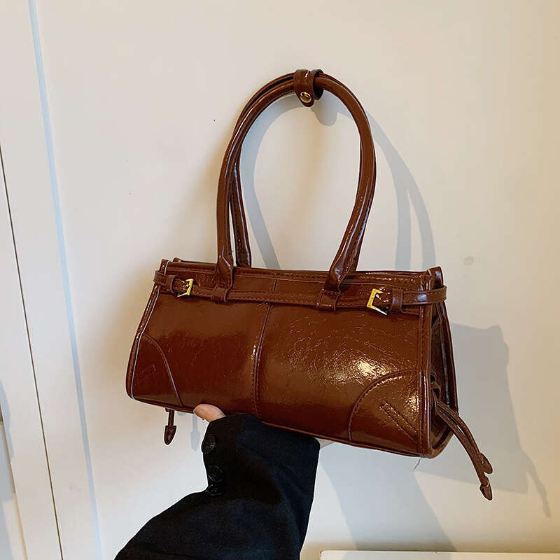 High-end Oil Wax Leather Large Capacity for Women 2025 New Trendy Versatile Commuter Shoulder Handheld Tote Bag