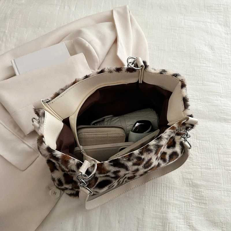 Vibrant Leopard Pattern Plush Bags Simple Large Capacity Fluffy Shoulder Bags Korean Style Fashion Casual Chain Handbag for Tour Z250915
