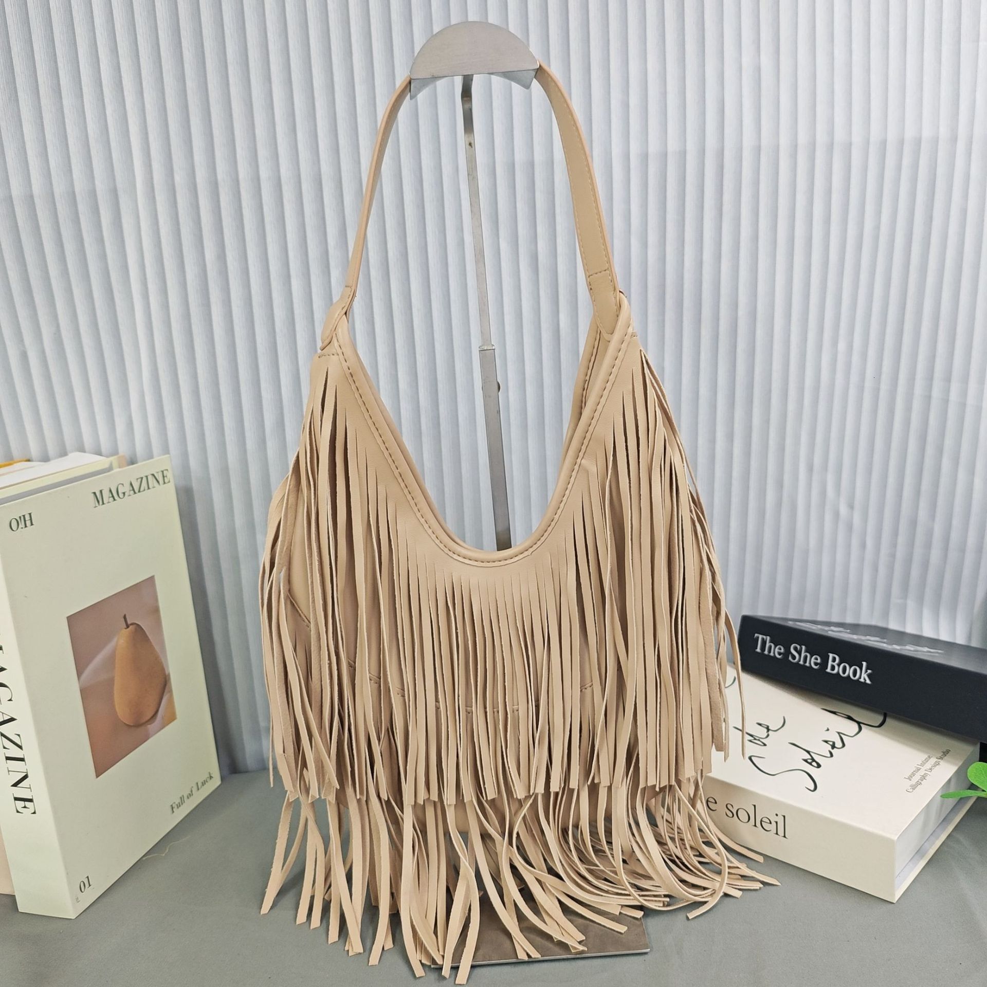 Minimalist Women s Shoulder Bag design New Fashion Tassel Retro Style Handbag Large Capacity Armpit Bag Autumn New Designer Bag