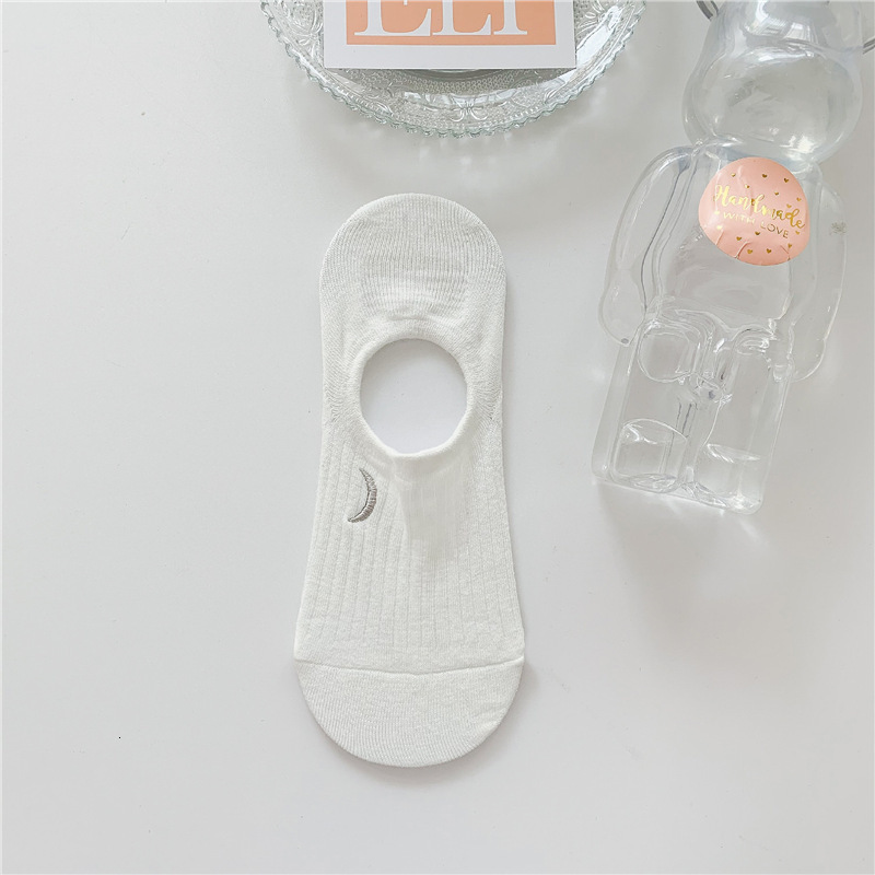 Summer White Cute Animal Embroidery Invisible College Artistic Style Silicone Non-Slip Boat Short Socks
