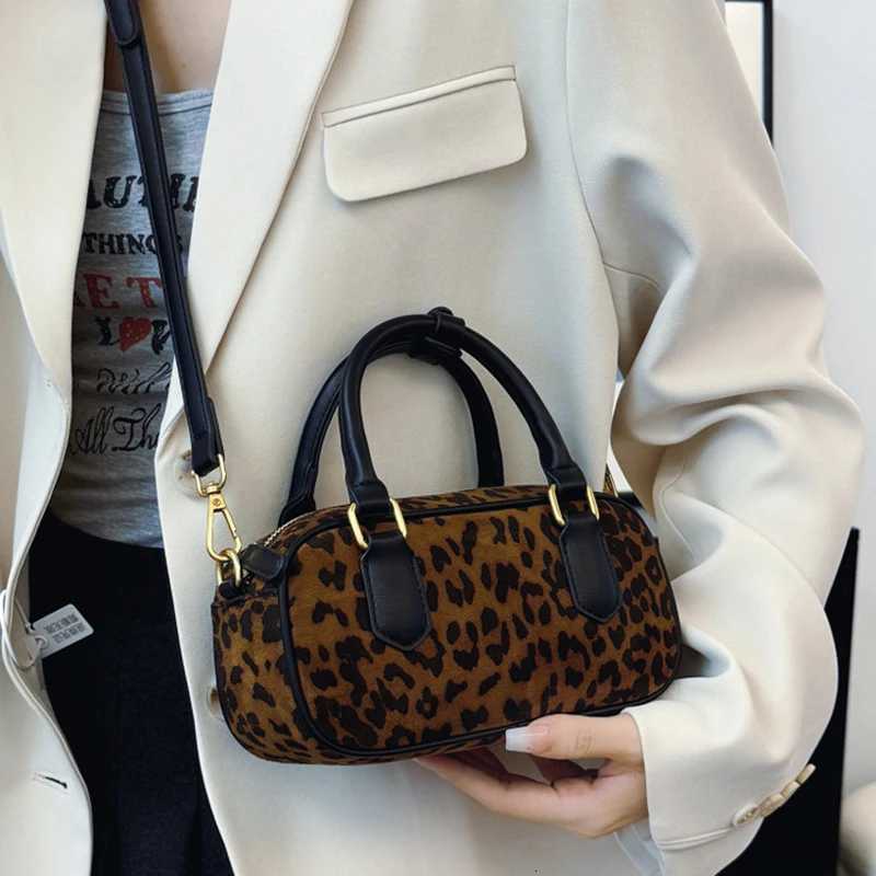 Korean Version Autumn Winter New Retro Frosted Versatile Shoulder Bag Fashion Pillow Bag Womens Bag Boston Leopard HandbagXJ250918