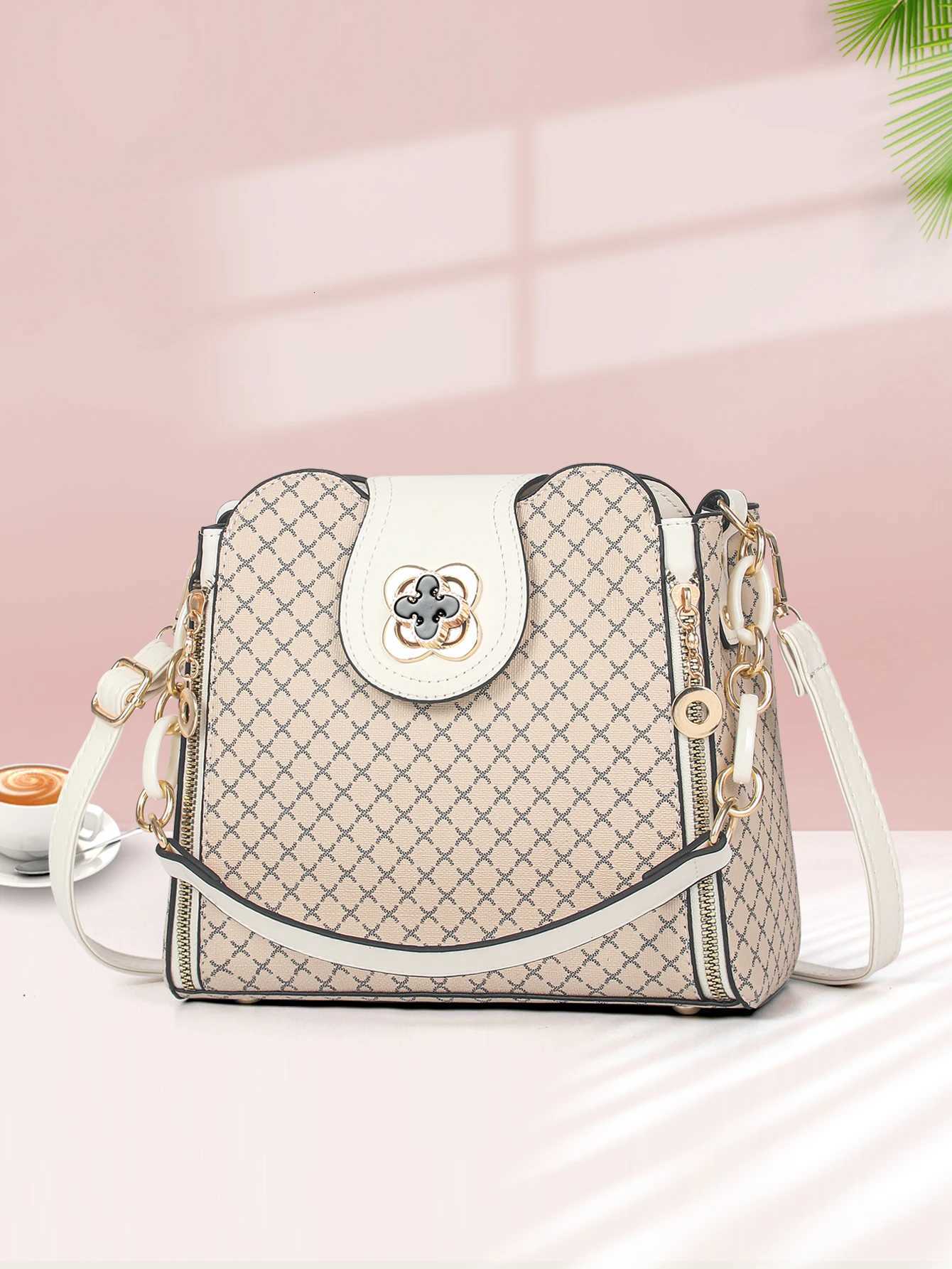New womens handbag luxury design bucket shoulder crossbody bag flip over printed large capacity shoulder bagXJ250918