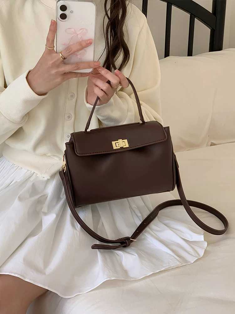 2025 new autumn and winter retro mini crossbody bag fashionable and casual small square bag womens versatile single shoulderXJ250918