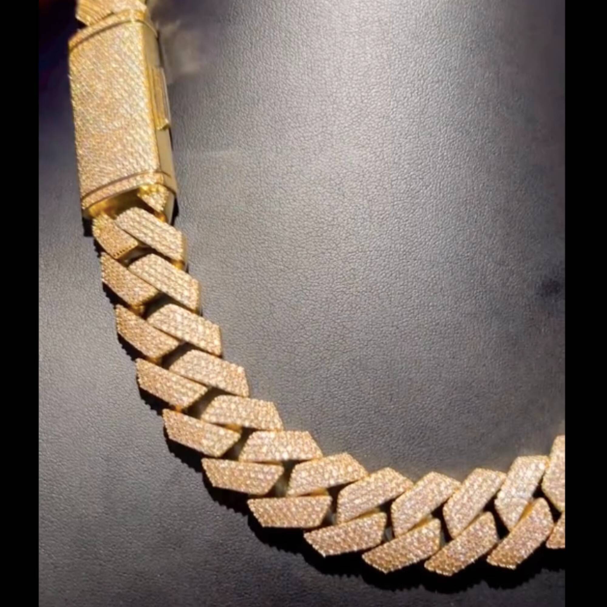 High Quality Customized 20 mm Cuban Link Moissanite Diamond Chain 10K GOLD Yellow White Rose Gold Diamond Chain