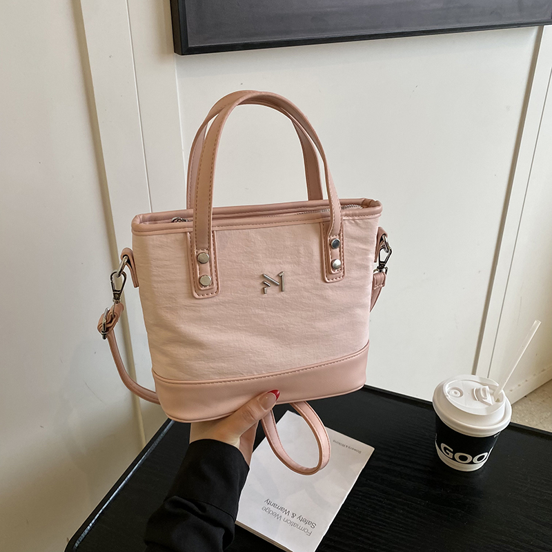 2025 Autumn Fashion and Leisure Large Capacity Handbag, College Student Crossbody Bag, Daily Commuter, Advanced Multi functional Women's Handbag