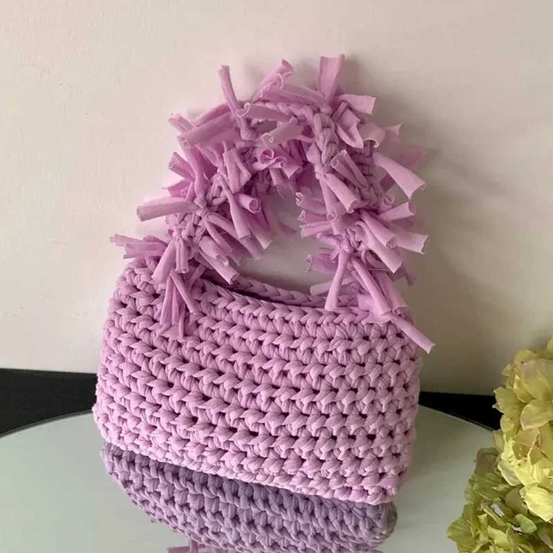 Spring And Summer Handwoven Womens Handheld Bag Leisure Small Fresh Hollow Out Small Design Holiday Bag Z250915