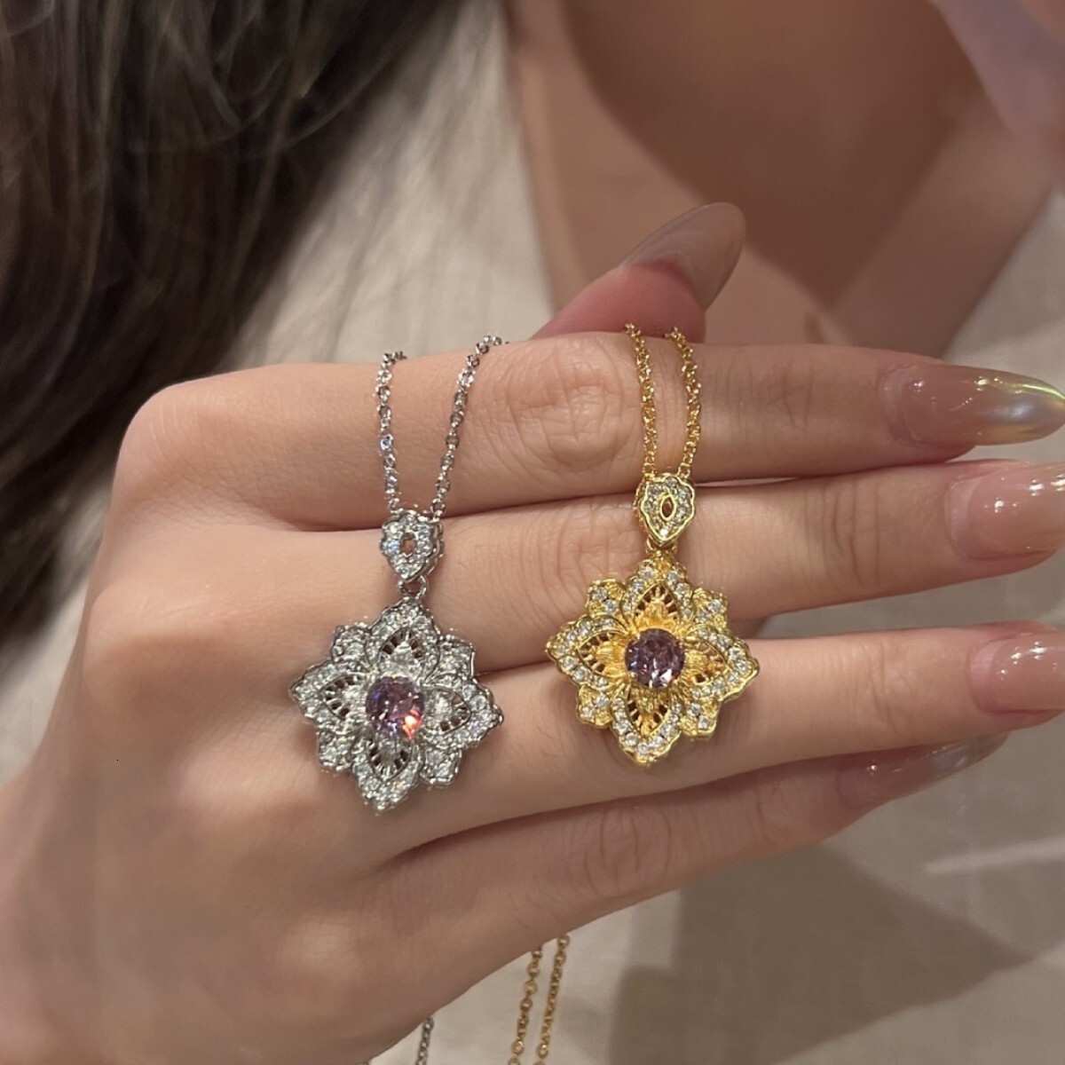 Mermaid Princess Silk Cloth Style Four-Leaf Clover Necklace for Women, Light Niche High-End Design Pendant Accessory Clavicle Chain