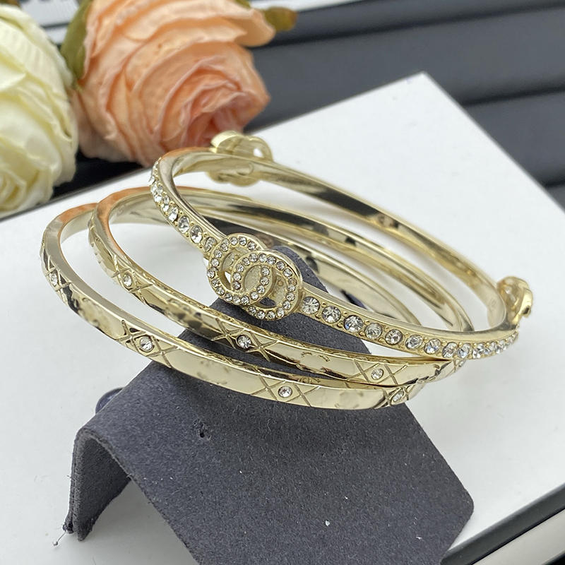 Female Luxury Jewelry Designer Diamond-Shaped Three-Piece Bracelet K Gold Designer Bracelet Brand Brand Womens Bracelet Click Bracelet Moissanite Nail Bracelet