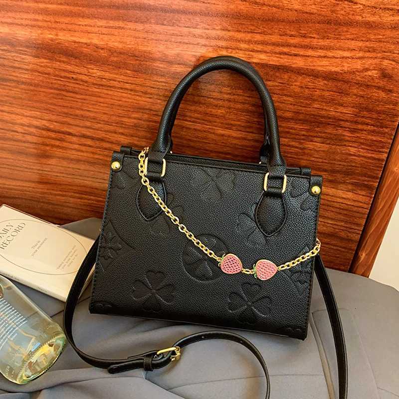 2025 Designer Bag Lightweight Fashionable Classic Womens Large Capacity Shopping Bag Crossbody Bag Single Shoulder BagXJ250918