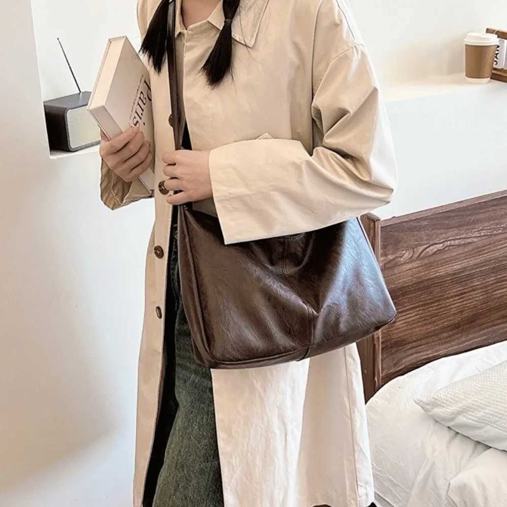 Fashion Square Boston Crossbody Bag Y2k Hobo Leather Shoulder Bag Large Capacity Solid Color Women Handbag WorkXJ250918