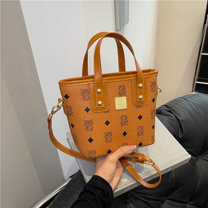Printed Handheld Bucket Bag 2025 New Stylish Versatile Womens Shoulder Bag Popular Retro Crossbody PurseXJ250918