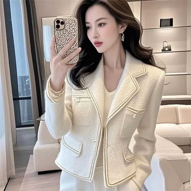 New 2025 Autumn Winter Small Fragrant Style Beautiful Womens Short Coat Long Sleeve Comfortable Unique Female Casual Jacket Z250918