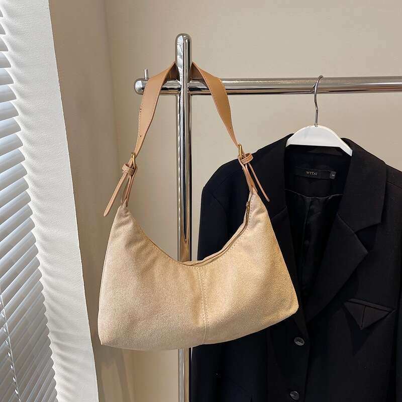 Designer Winter Bags Large Capacity Matte Underarm for Women 2025 New Fashion Casual Commuting Crossbody Bag