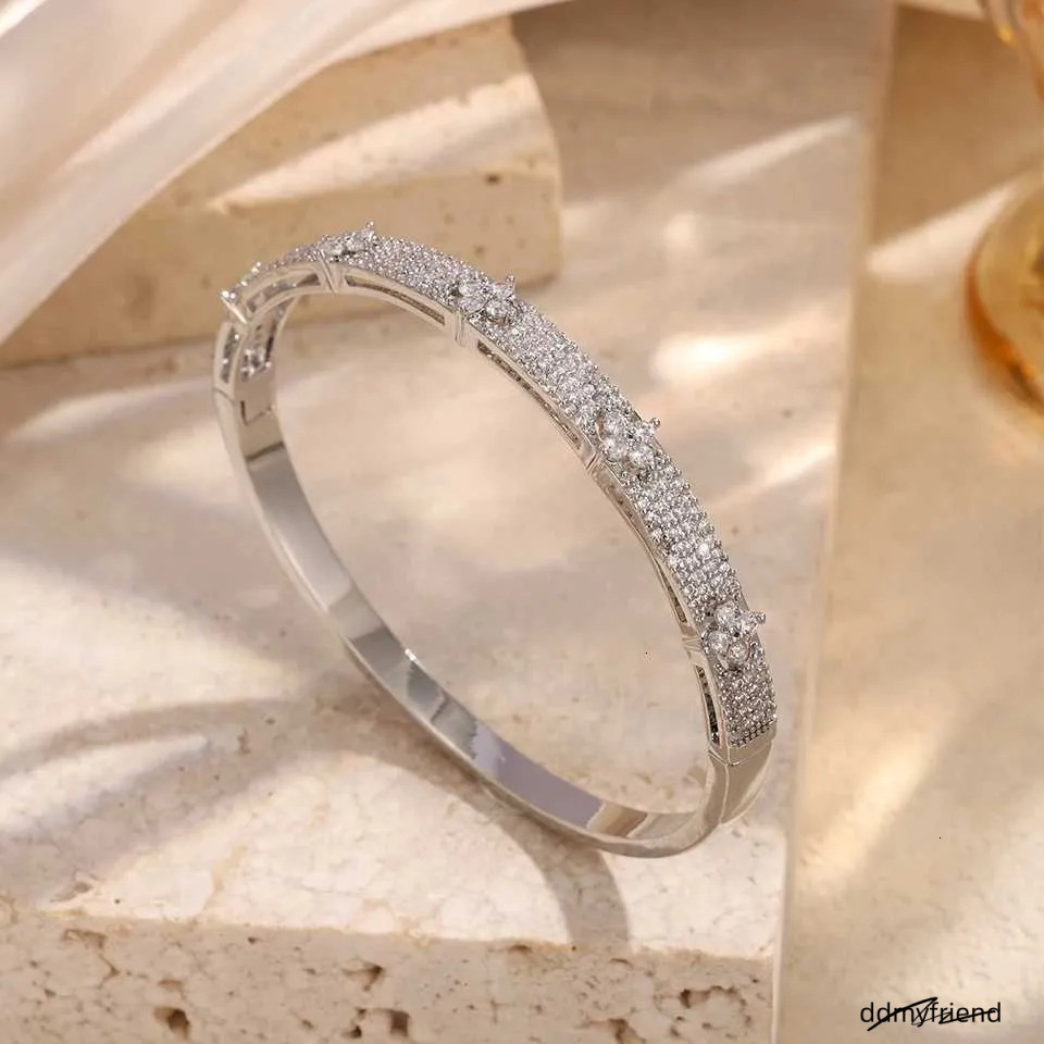 Shiny Full Four-Leaf Flower Design Open Bracelet For Women Premium Wedding Party Jewelry Birthday Gift G250820ak ddmyfriend