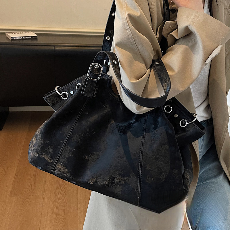 Vintage Style Large Capacity design Pleated New Casual Women s Shoulder Bag Commuting Versatile Women s Handbag Autumn New Designer Bag