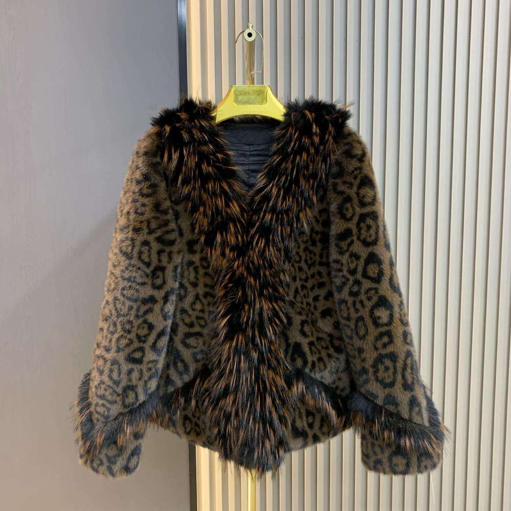 Luxury Design Goods Autumn Winter New European Mink Velvet Faux One-Piece Large Collar Short Fashion Age-Reducing Fur Coat