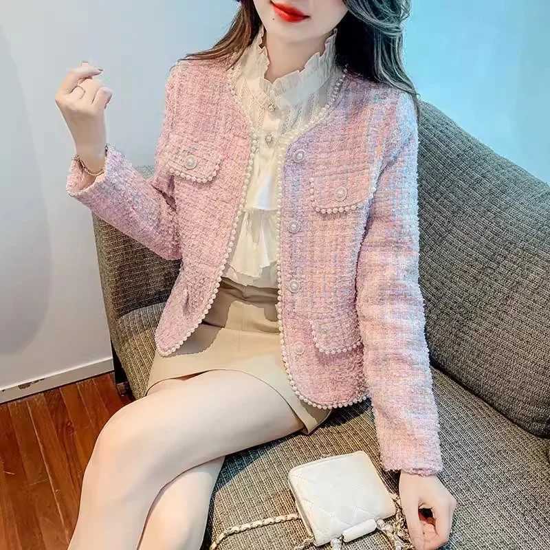2025 AutumnWinter Female New Celebrity Xiaoxiangfeng Coarse Tweed Short Coat Womens Style Heavy Industry Bead Design Sense Top Z250918