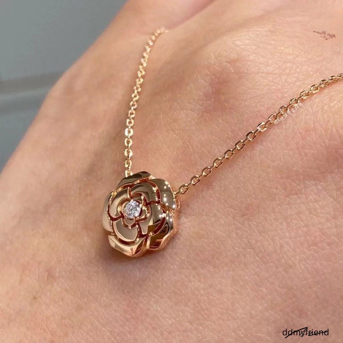 Hot Selling Camellia Glossy Small Flower Hollow Layered Sier S Necklace Designer Women Original Jewelry ddmyfriend