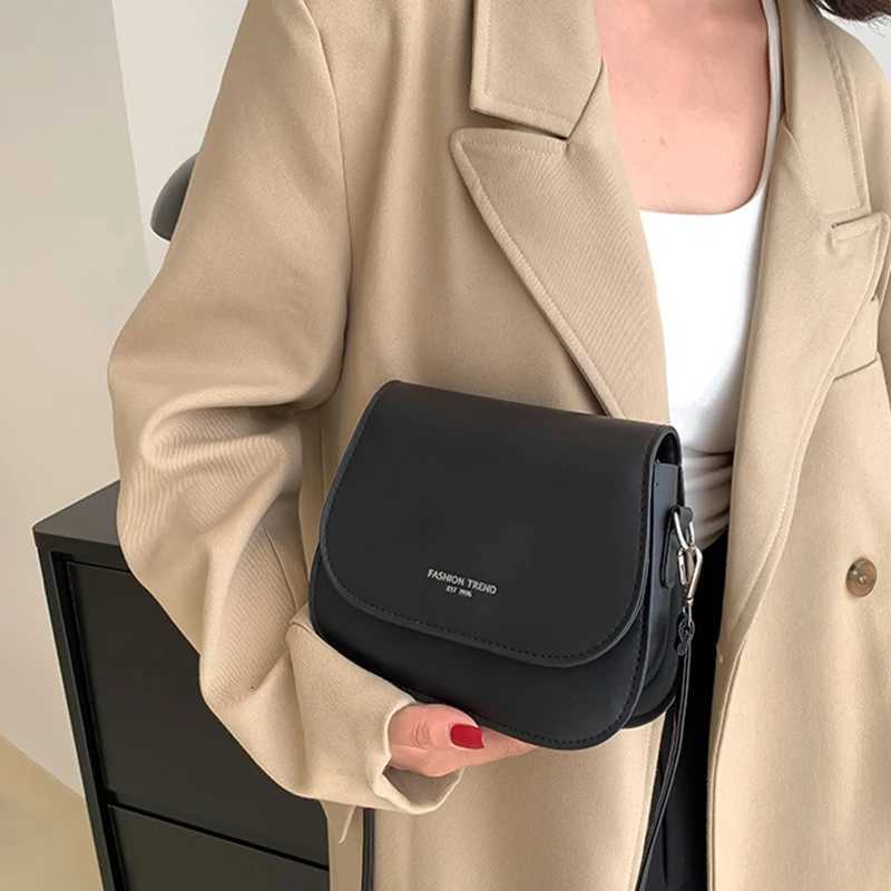 Fashion Flap Saddle Shoulder Bags for Women Solid Color Designer Messenger Handbags Purse Small Female Leather Crossbody Bag Z250915