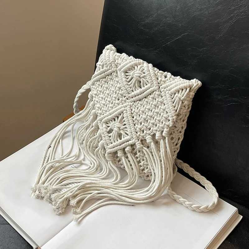 Women Straw Shoulder Bag with Tassel Handwoven Crossbody Bag Solid Color Weaving Beach Bag Ladies Summer Daily Bag Z250915