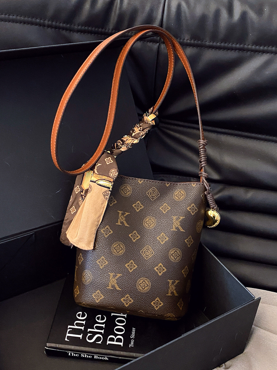 Hot Free shipping designer for womens bags khaki brown New high-end commuting bag, hand-held single shoulder crossbody bag