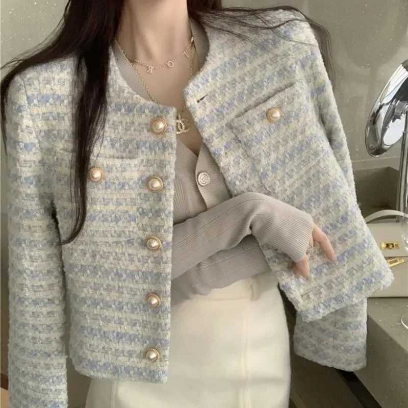 2025 Romantic Tweed Style Blue Pearl Button Jacket for Women Spring Autumn New Round Neck Long Sleeve Woven Jacket Z250918