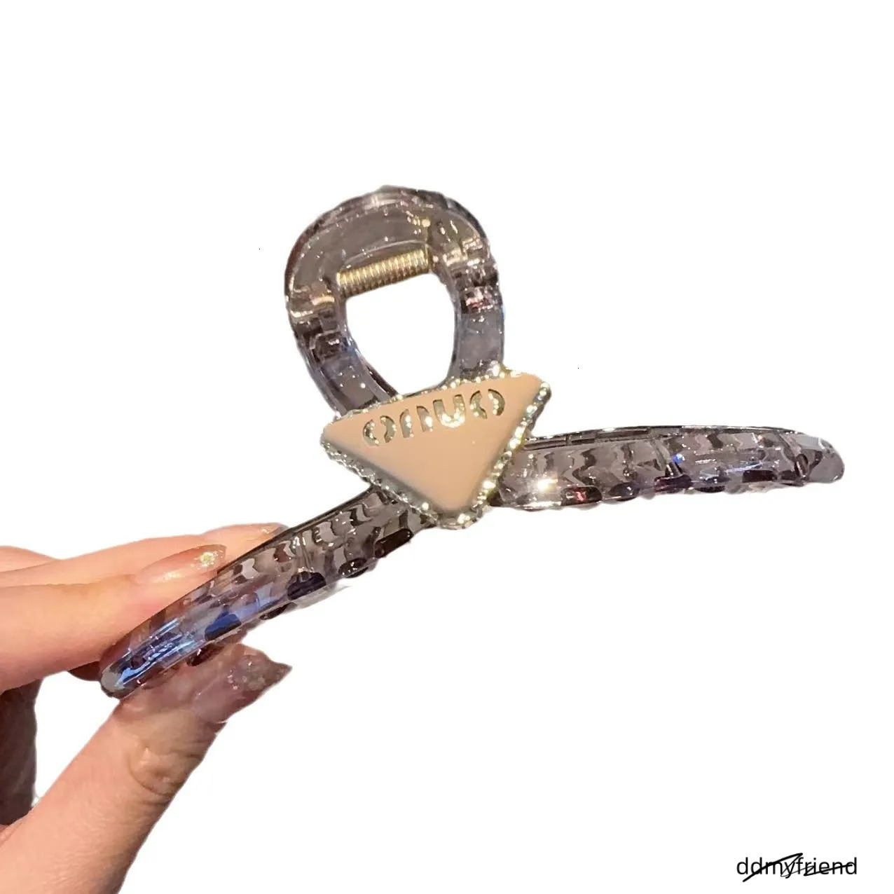 Lanjia- French Style Inverted Triangle Letter Jelly Color Claw Women Internet Celebrity High-End Back Of Head Shark Clip Hair Accessory 250711 E7be6 d