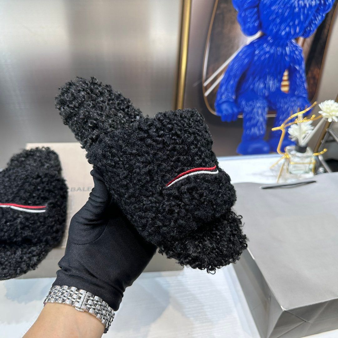 Fashion Plush Slides Designer Men Women Slippers Home Outside Wool Winter Lamb Fur Fluffy Furry Warm Letters Sandals Comfortable Flip Flop Slipper 35-