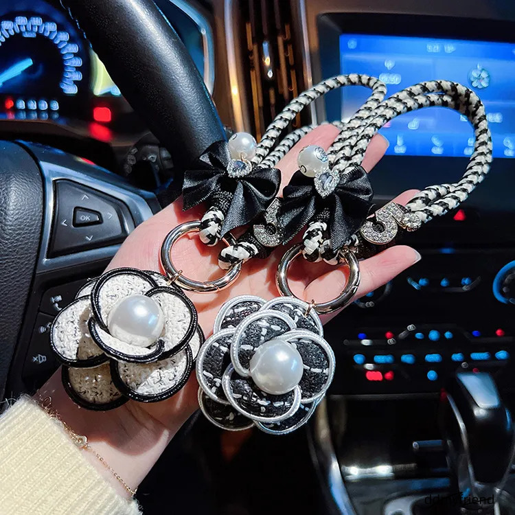 Denim Patchwork Camellia Designer Charms Braided Black White Bracelet Keyring Luxcury Pearl Chain Bag Key Accessory ddmyfriend