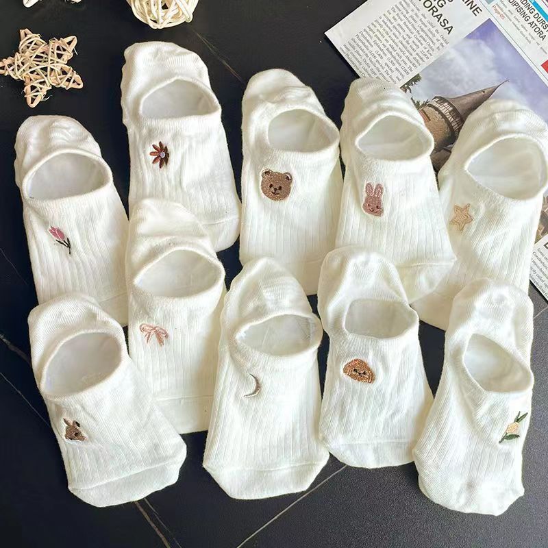 Summer White Cute Animal Embroidery Invisible College Artistic Style Silicone Non-Slip Boat Short Socks