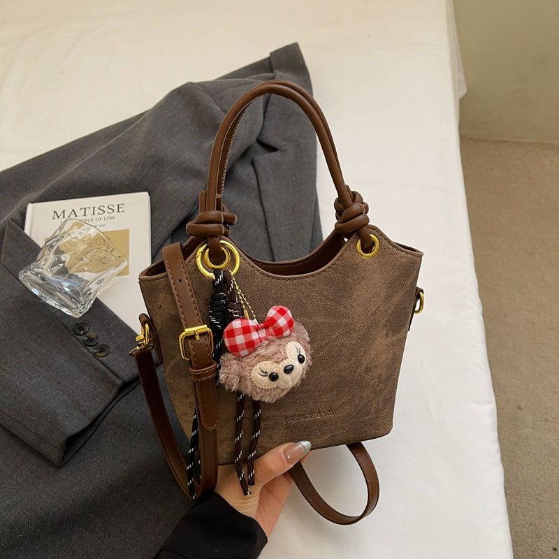 2025 Fashion and Leisure Large Capacity Handbag Autumn Student Classic Crossbody Bag Simple Daily Commuter Advanced Multi functional Versatile Women&#