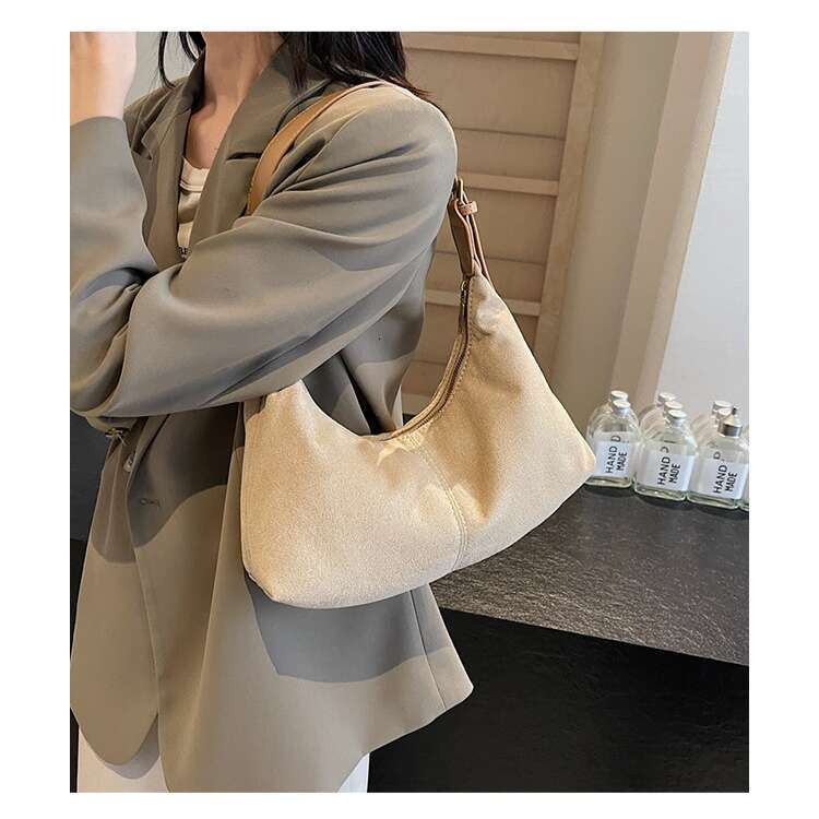 Designer Winter Bags Large Capacity Matte Underarm for Women 2025 New Fashion Casual Commuting Crossbody Bag