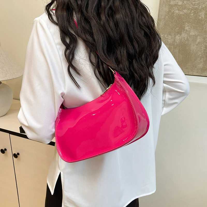 Womens Patent Leather Handbag Versatile Fashion Shoulder Bag Casual Commuting Bag Girl Brand Designer Zipper Small Handbag Z250915