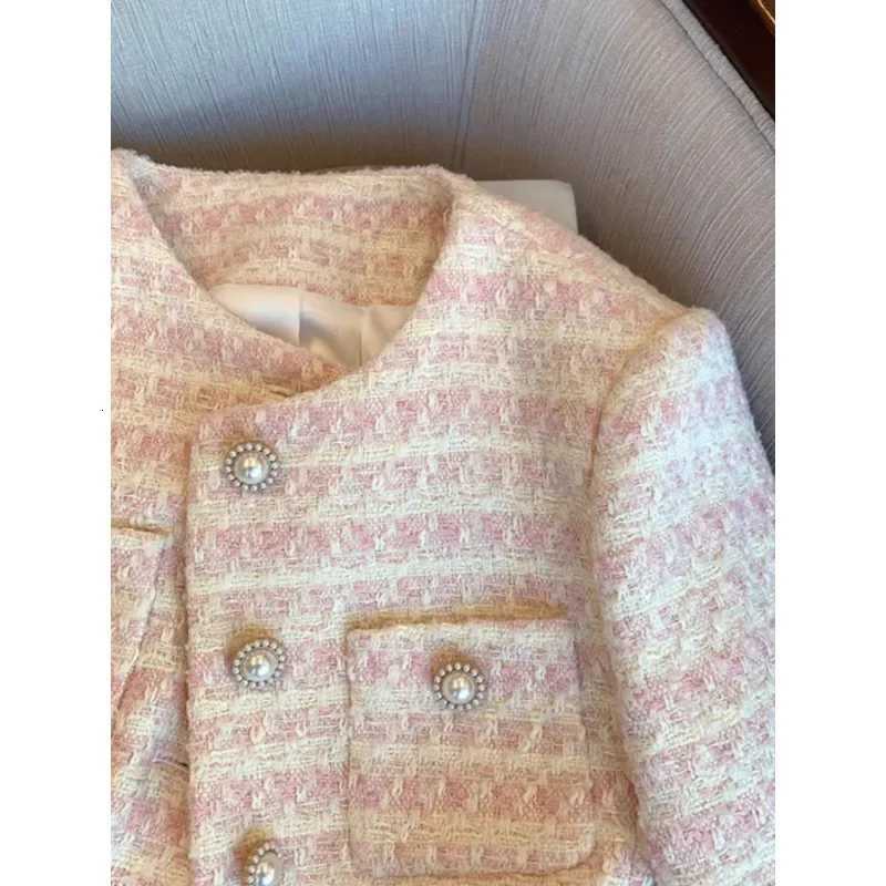 Spring Autumn Elegant LooseFit Tweed Style Jacket Womens New Pearl Button Cardigan Fashionable Cropped Top Z250918