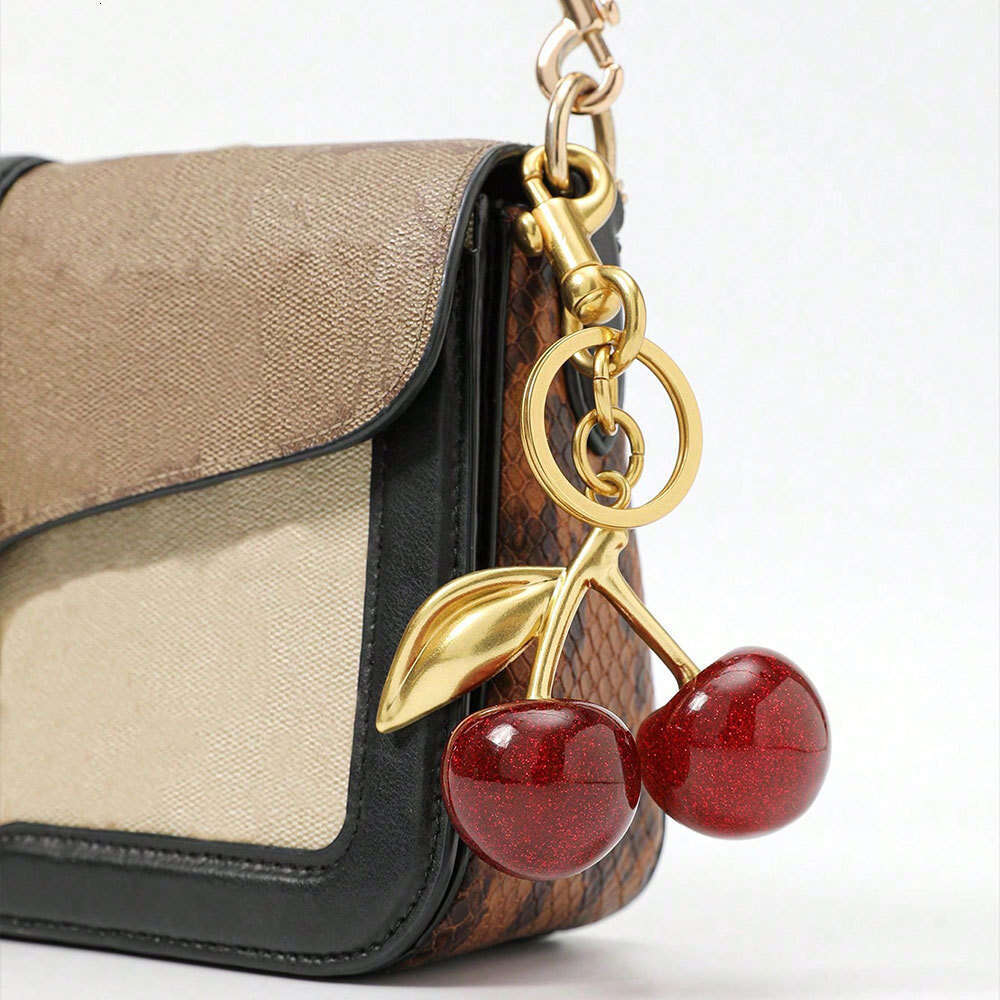 Cherry-shaped pendant, fashionable keychain, exquisite car keychain, Amazon keychain, metal keyring, bag keychain