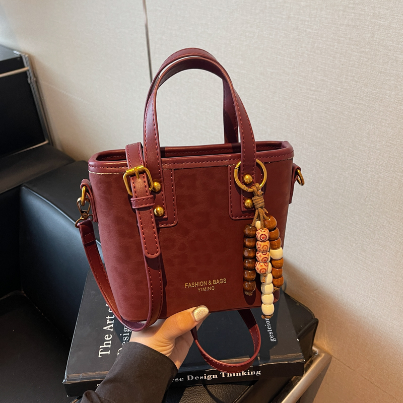 Ladies' fashionable casual handbag autumn 2025 new style student classic crossbody bag simple daily commuting advanced multifunctional versatile 