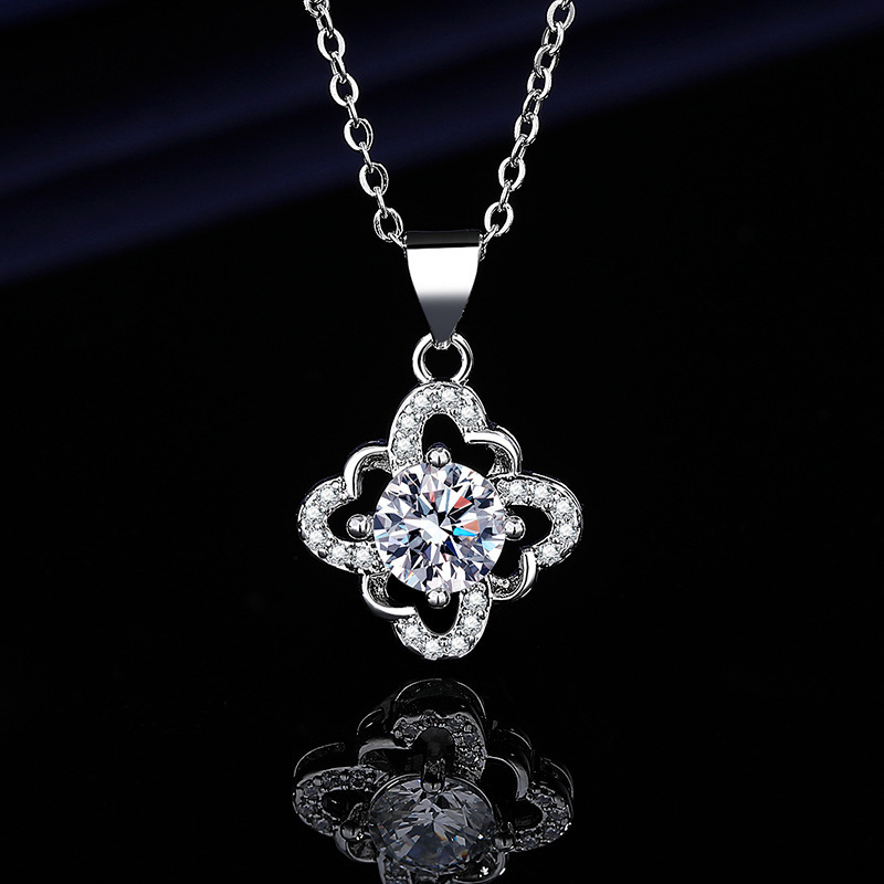 Douyin Live Clover Necklace Women, Light Niche Design Four-Leaf Flower Pendant, 2025 New Model, Gift for Girlfriend