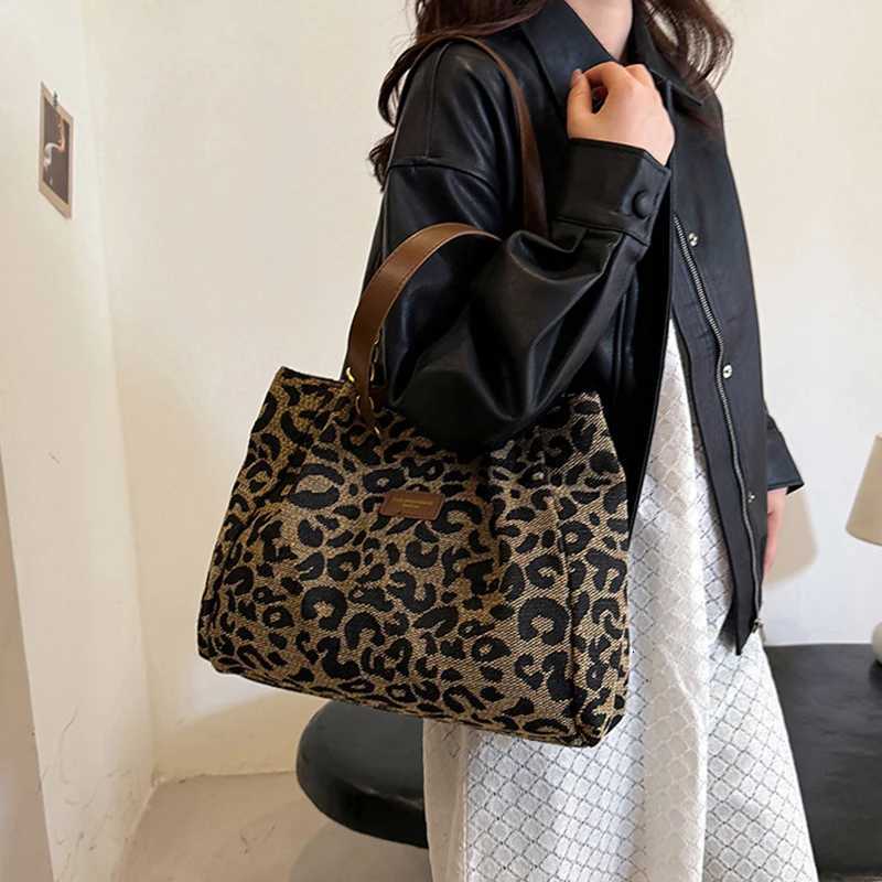 Womens Large Capacity Fashion Handbags Leopard Design Versatile Underarm Shoulder Tote Bags Female Shopper Bags Z250915