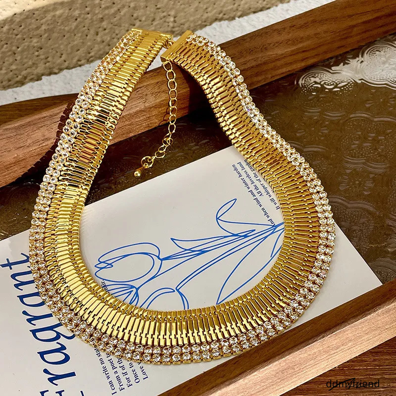 Exaggerated Large Thick Metal Decoration Necklace Womens Fashion Ins Short Clavicle Flash Dia Splicing Sweater Chain 250728 ddmyfriend