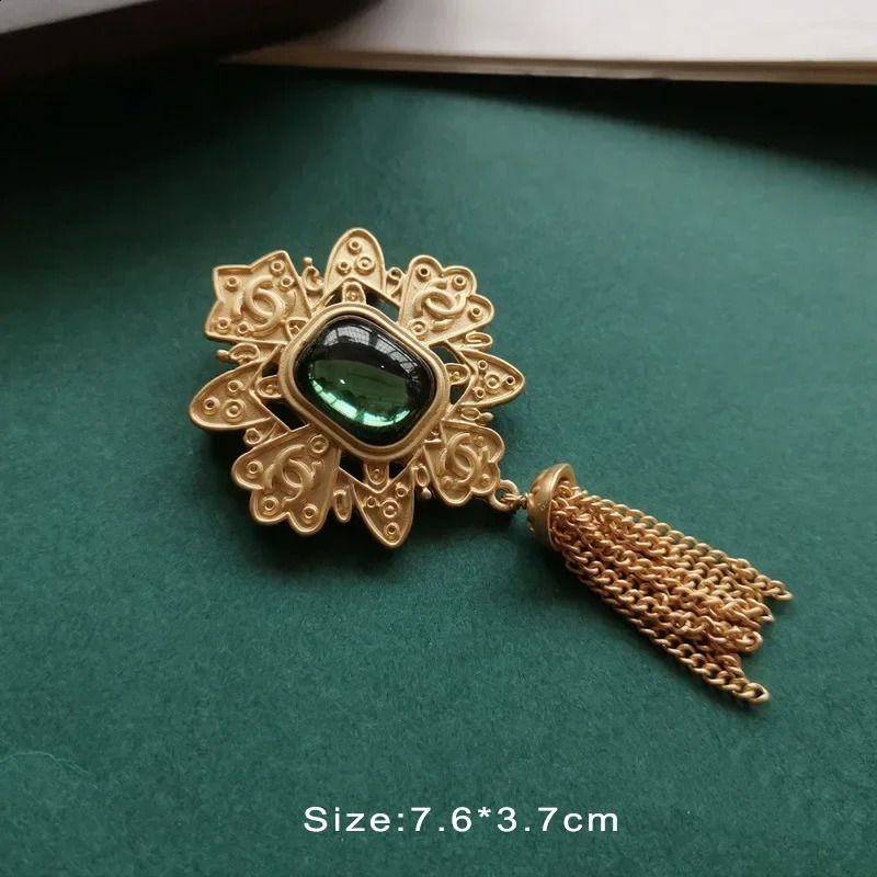 Baroque style Pins Vintage Geometry Badges Elegant Sweet Flower Brooch Jewelry Sets for Women Ladies 250919