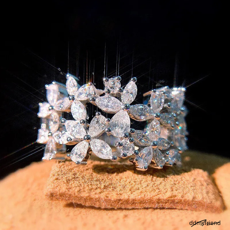 2025 European And American Trend New Leaf-Shaped Ring For Women Designer Wedding Rings Gold Inlaid With Genuine Dias Engagement Proposal Jewelry ddmyf