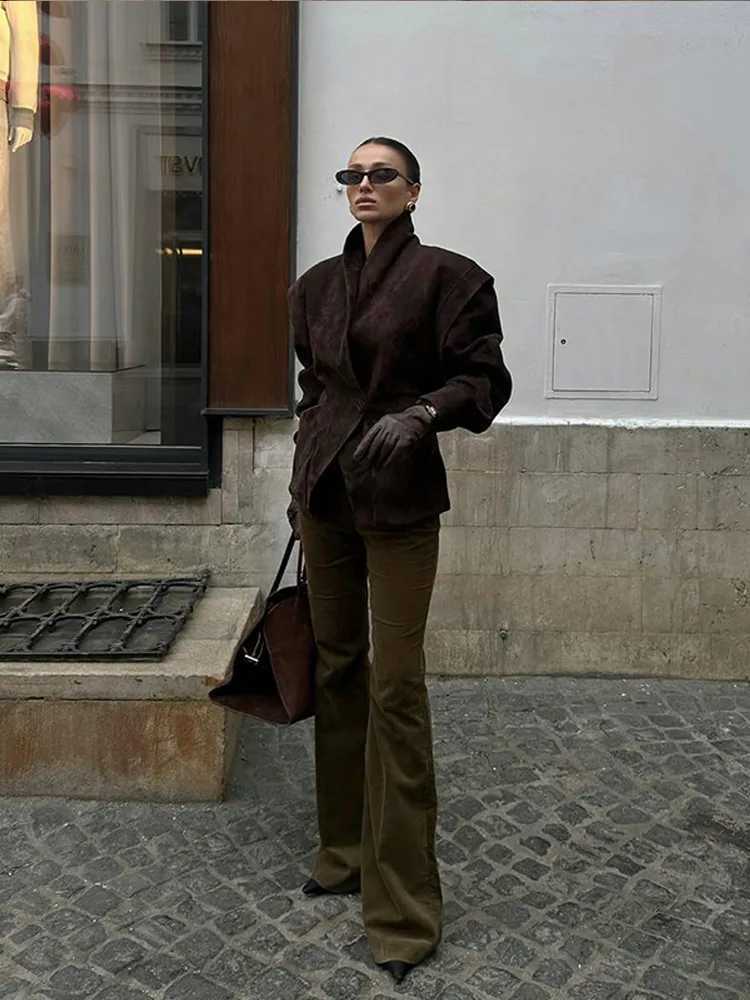 Brown Single Breasted Suede Jacket Womens Fashion Full Sleeve Buckle Lapel Slim Shoulder Pad Coat Lady High Streetwear 2025 New Z250918